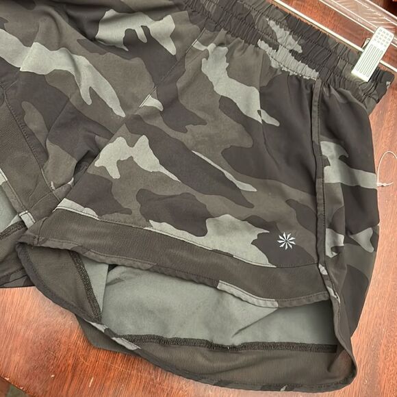 Athleta camouflage running shorts Size XS - Picture 3 of 11